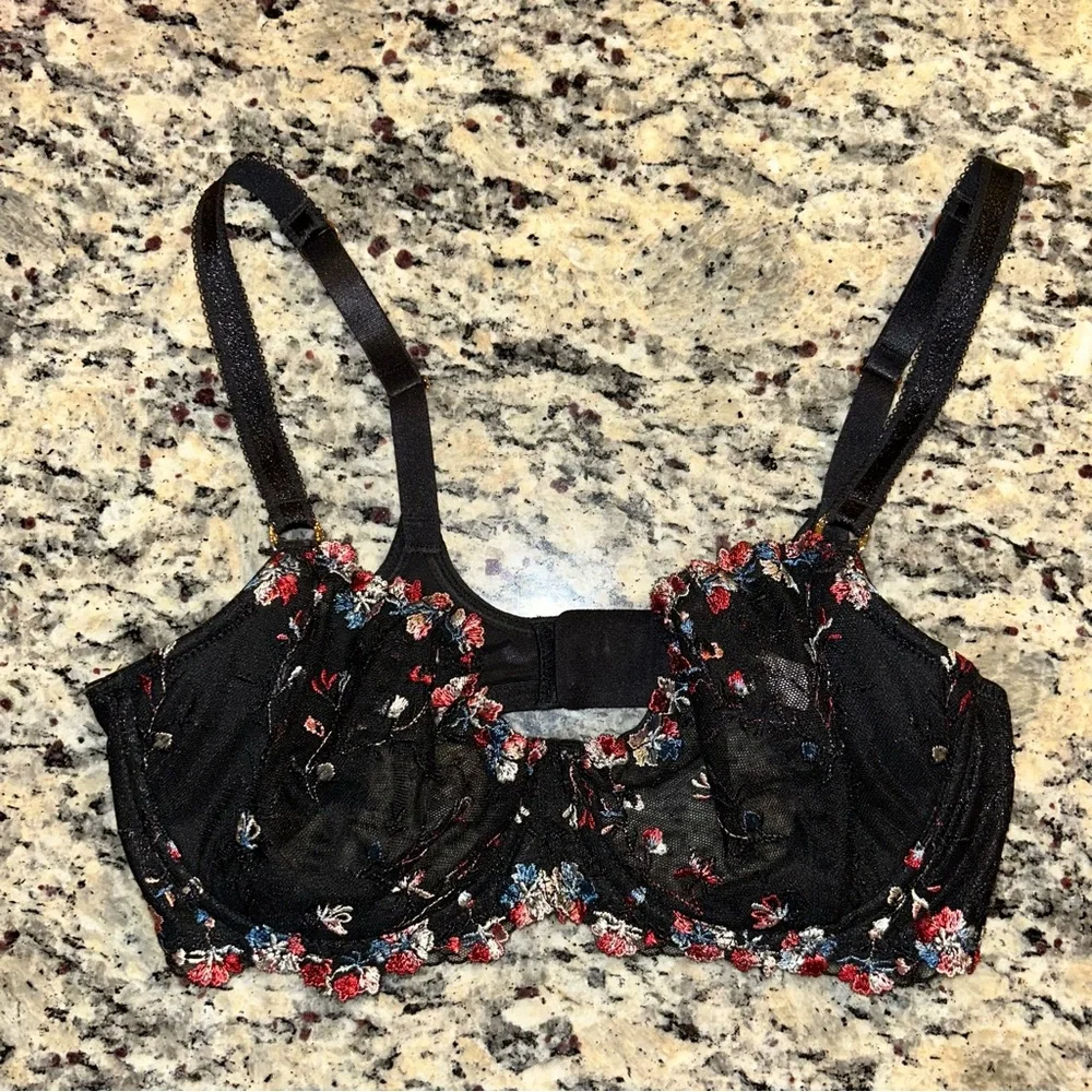 Bra - Picture 1 of 6